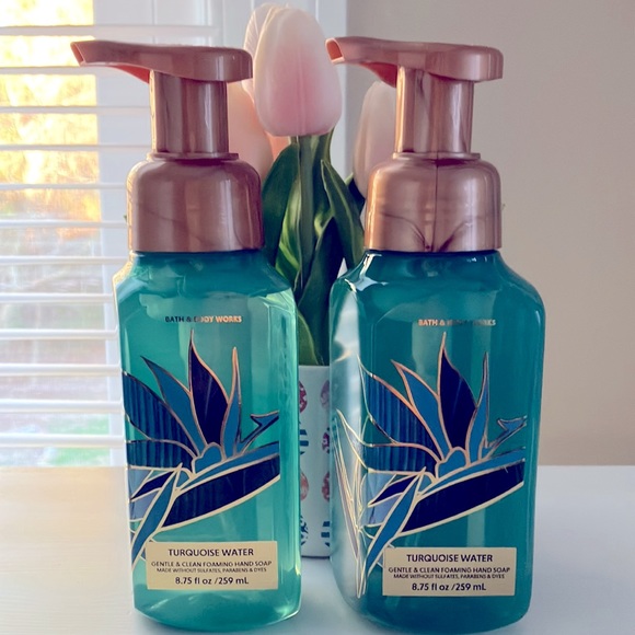 Bath & Body Works Kitchen 2 Pack Turquoise Water Gentle Clean Foaming Hand Soap Bath And